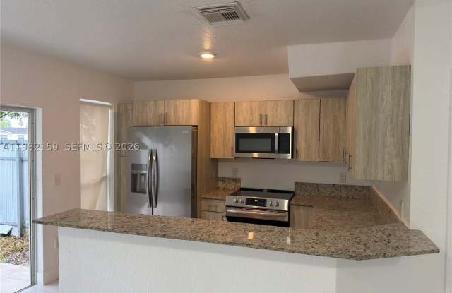 689 NW 6th St photos photos