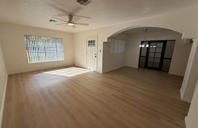 Spacious 4 Bed 3 Bath Single-Level Home | RV Gate | Huge Yard | Bright Open Layout - 1116 East 1st Avenue, Mesa, AZ 85204