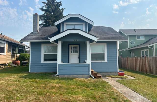 Beautifuly updated 2 Bedroom home with back yard Gallery 1