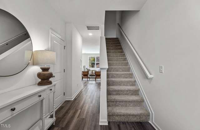 Room in 3 Bedroom Home at Primo Dr Gallery 4