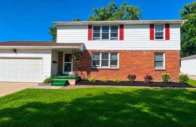 82 Dartwood- Upper Unit Drive Gallery 1
