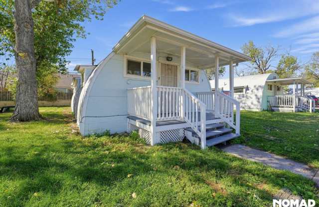 Charming 2BR Duplex in Commerce City Gallery 4