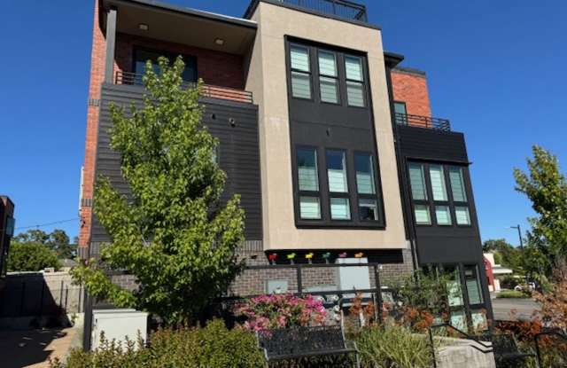 Gorgeous Trig-level townhome with ROOF TOP! Located in the heart of downtown Lafayette! photos photos