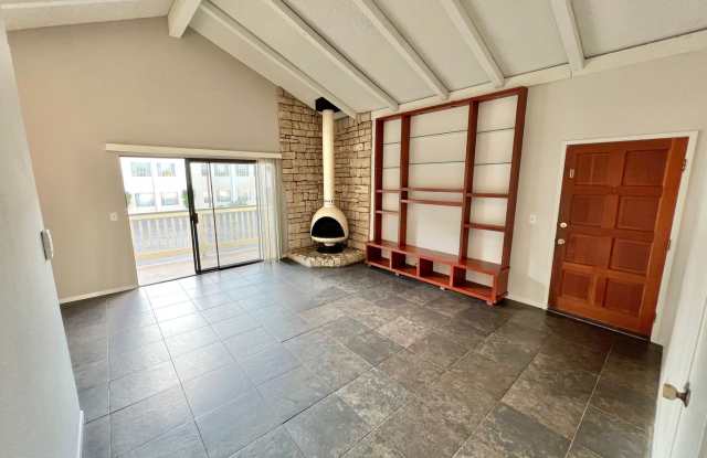 Spacious 2-Bedroom, 2-Bathroom Alamitos Beach Retreat photos photos