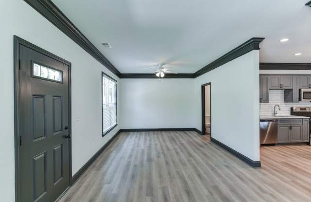 501 South Saluda Avenue Unit B | 4 Bedrooms | 3.5 Bathrooms | Pre-Leasing for July 15, 2027 Gallery 4