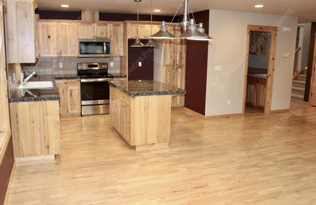 19823 Kenzie Avenue Gallery 3