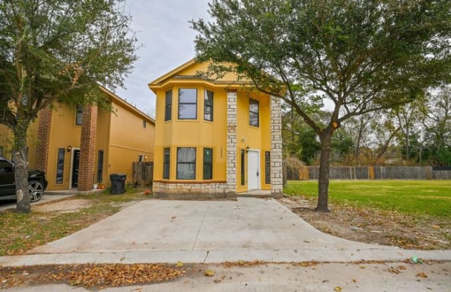 3032 La Estancia Lane - 3032 La Estancia Lane, Houston, TX 77093