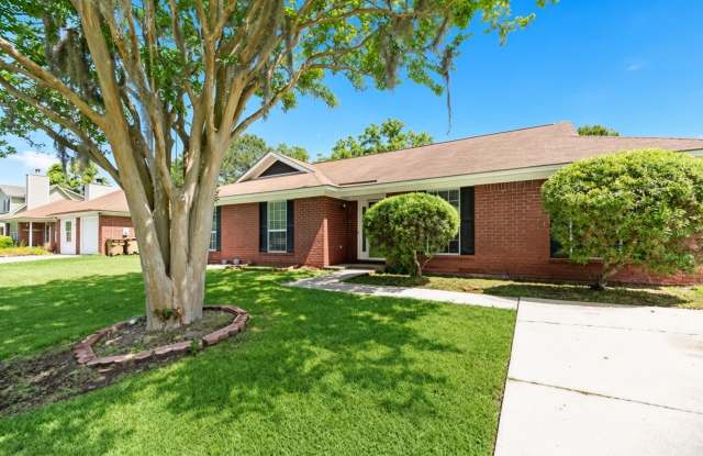 Home in Piercefield Richmond Hill, Ga 4 bedroom 2 bath!! Available in Nov 2026!! $1000 OFF FIRST FULL MONTH’S RENT WITH AN ACCEPTABLE APPLICATION & CREDIT. Gallery 1
