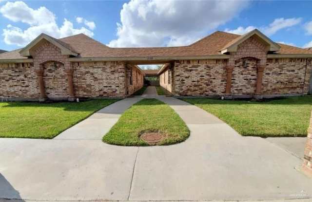 1600 E Quail Street photos photos