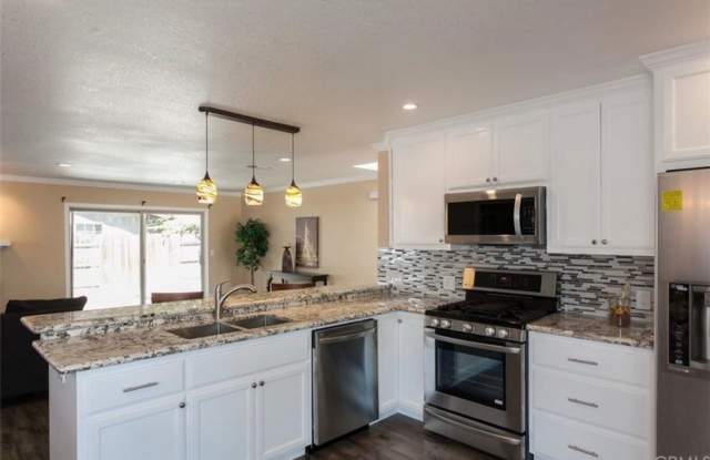 STUNNING 4-BEDROOM HOME WITH SOLAR, BEAUTIFUL UPGRADES & AN INCREDIBLE OUTDOOR ENTERTAINMENT AREA! Gallery 1
