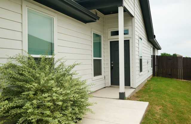 Stunning 3x2 Luxury Duplex in Buda, TX! Gallery 4