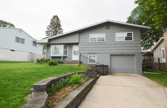Beautiful multi-level with Gorgeous Yard and LOTS of Storage! photos photos