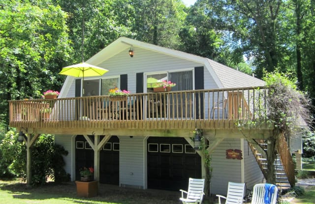 Ferry Creek Guest House - 11086 Ferry Creek Avenue, Gloucester County, VA 23061