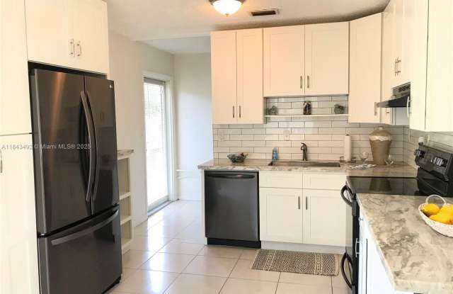 10525 SW 77 Ct photos photos