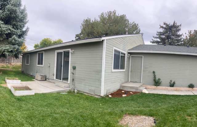 Duplex In Quiet Neighborhood photos photos