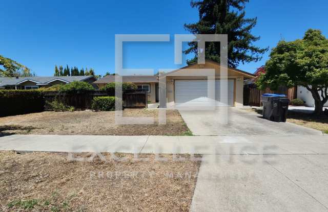 3/2 House with HWF, Granite Kitchen, Enclosed Front Patio and Pets Negotiable photos photos