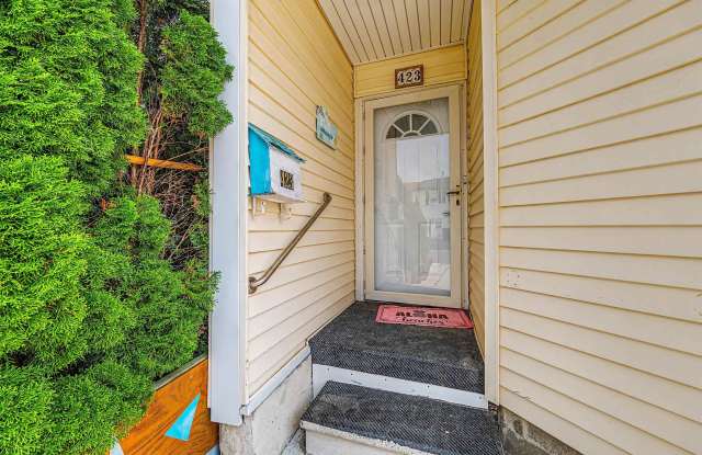 423 Berkshire Dr Gallery 3
