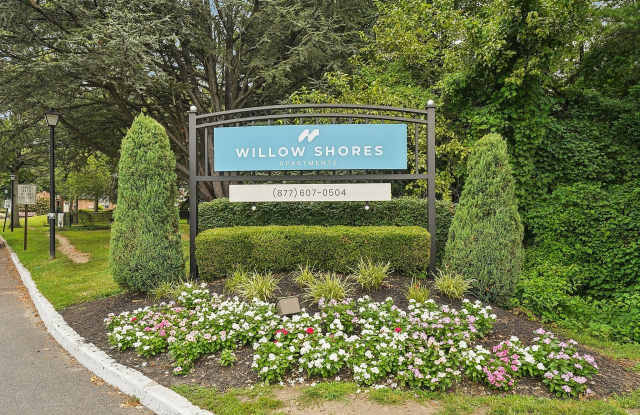 Willow Shores Gallery 3