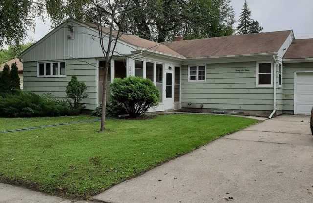2615 4th Avenue N. - 2615 4th Avenue North, Grand Forks, ND 58203
