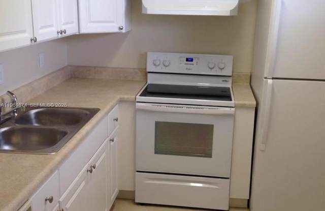 7561 NW 16th St photos photos