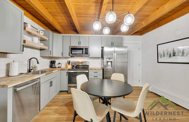Gorgeous Remodeled Treehouse 2 Bed with Modern Finishes photos photos
