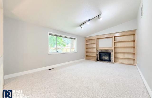 Spacious 3-Bedroom Gem Heights Home | Fenced Yard, 2-Car Garage & Private Community Park Gallery 4