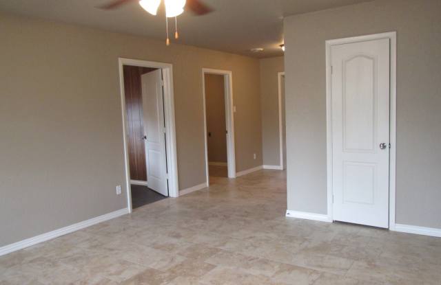 4 Bedroom House for Lease Gallery 4