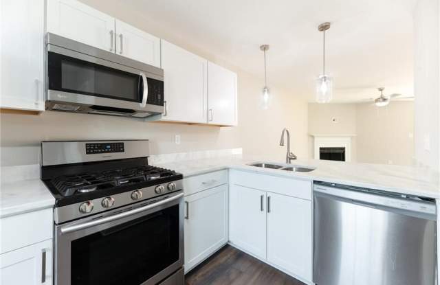 547 Harbor Lake Court Gallery 3