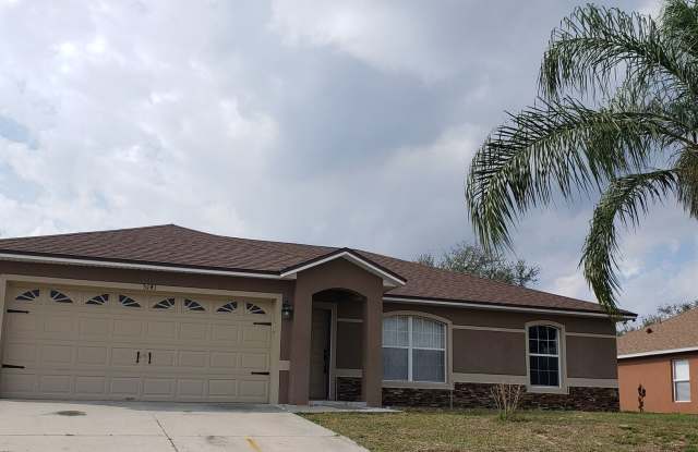 ~3/2~ Cardinal Pines Estate~Large Fenced in Backyard~ Gallery 3