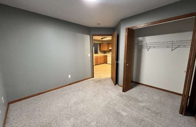 413 W Zeller Gallery 4