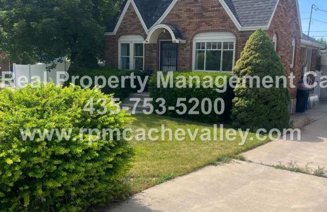Charming 4 bed in River Heights. Pet friendly! photos photos
