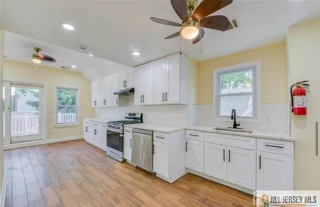 607 Almons Avenue Gallery 2