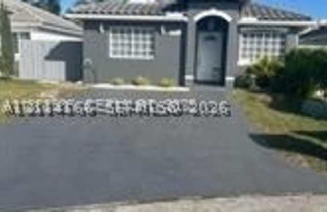 15125 SW 138th Ter Gallery 1