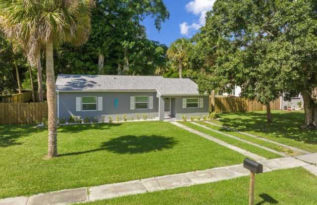 807 S 12th Street - 807 South 12th Street, Fort Pierce, FL 34950