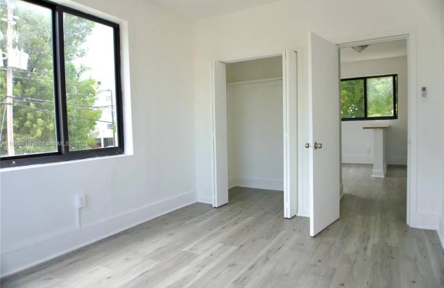 337 SW 5th Ave photos photos