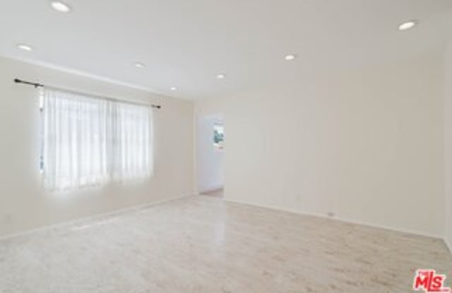 10539 Samoa Avenue Gallery 3