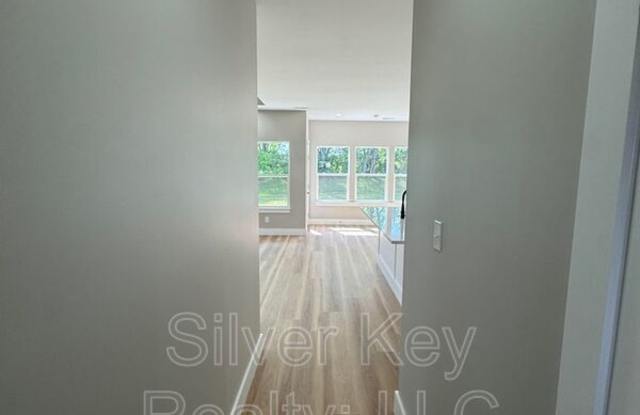 918 Stratford Avenue Gallery 3