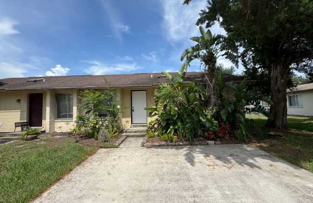 FANTASTIC 2 Bed 2 Bath Duplex with a HUGE backyard!! photos photos