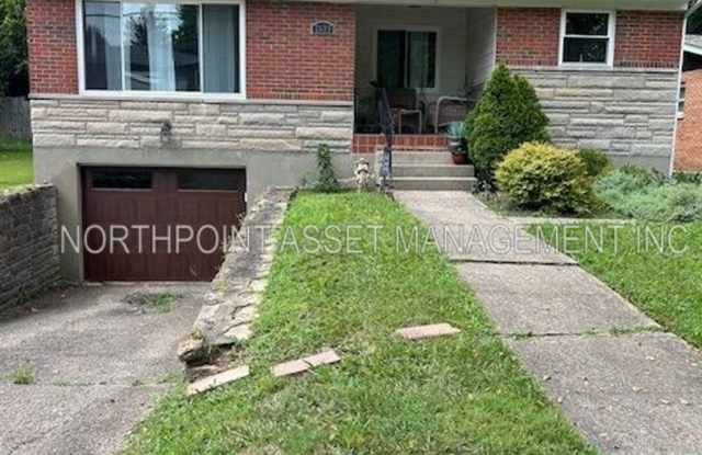 Adorable 2BR 1.5BA w/ Attached Garage • Yard in Roselawn photos photos