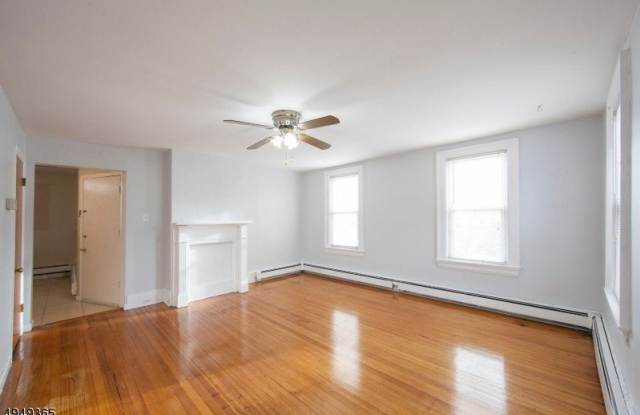 17 Gates Ave Gallery 1