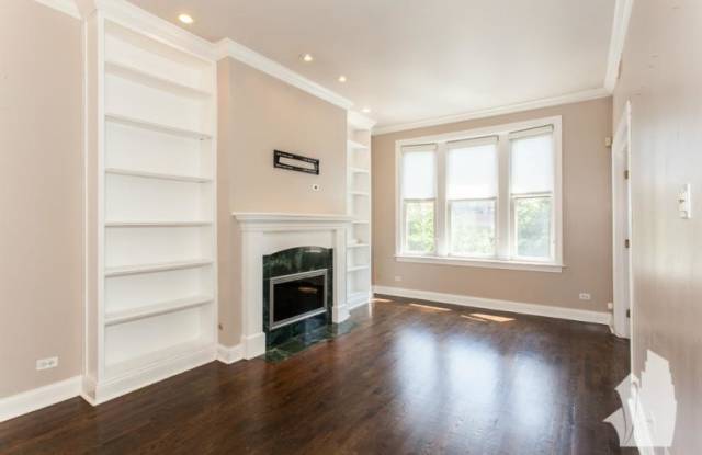 3856 North Southport Ave. Gallery 2