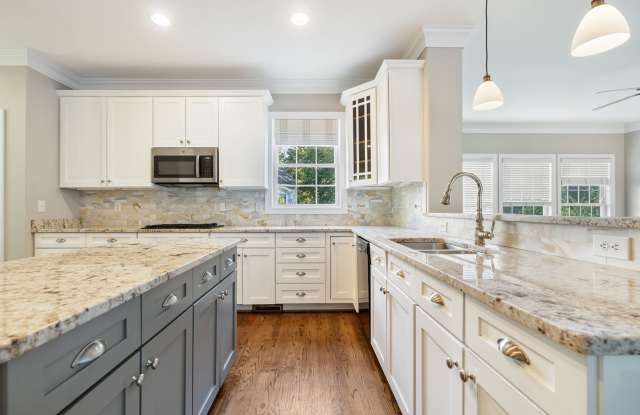 Welcome to Governor's Village Sprawling one level living with added Bonus space Gallery 3