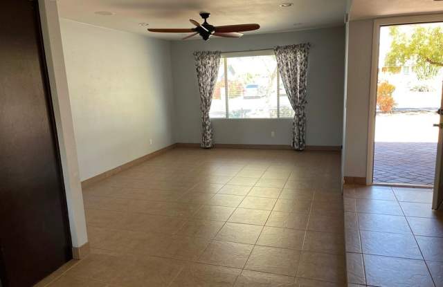4409 E Grandview Rd Gallery 2