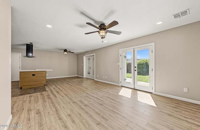 FULLY REMODELED 4 bedroom, 2 bath in Phoenix! Gallery 4