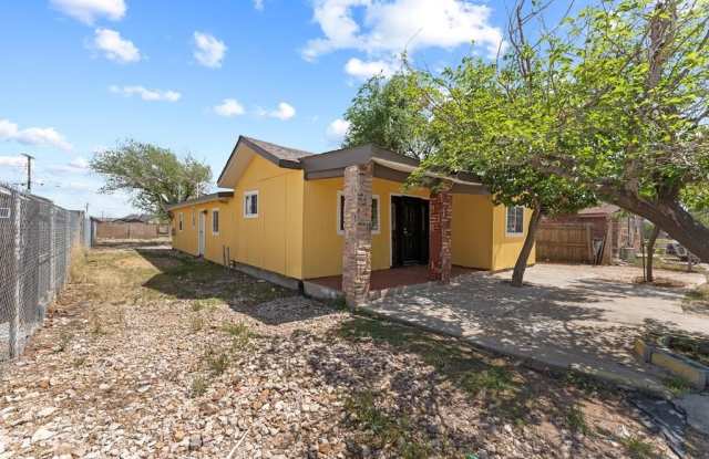 909 S Mineola photos photos