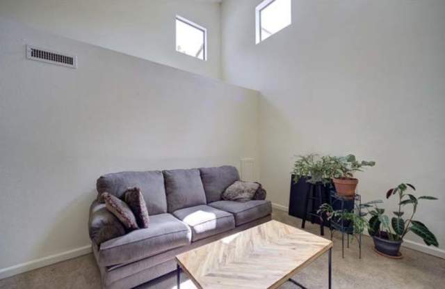 1257 Iris St Unit 3 Gallery 4