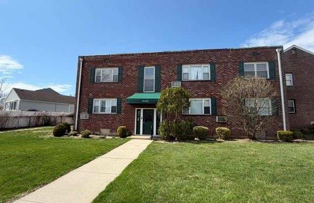 1084 Fenwood Drive unit: 3 photos photos