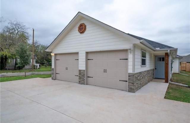 800 N Throckmorton Street photos photos