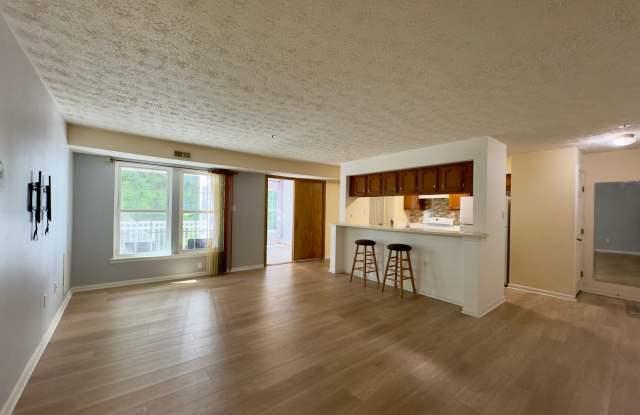 Spacious 2BD/1BA Condo with Sunroom & Private Balcony in Pikesville, MD! Gallery 3
