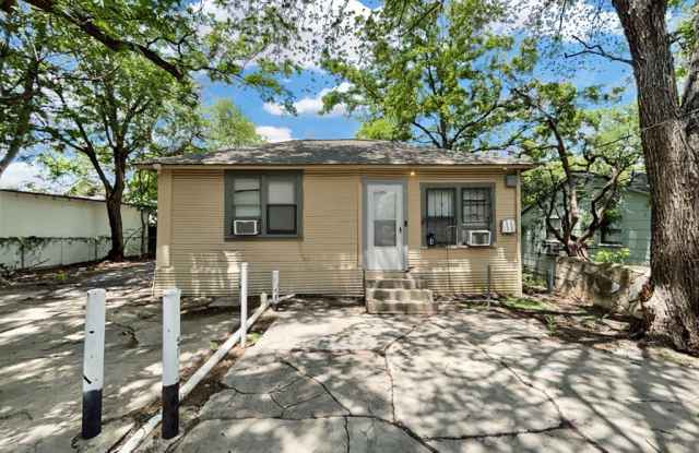 413 E COURTLAND PL photos photos